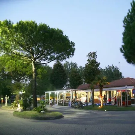 I Tre Moschettieri Village 캠프장 리도 디 폼포사