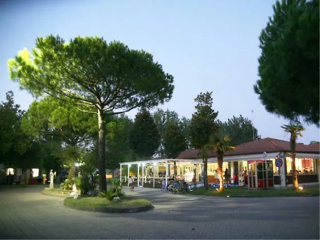 I Tre Moschettieri Village Кемпинг Лидо-ди-Помпоза