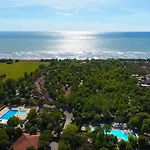 אתר קמפינג I Tre Moschettieri Village 4*