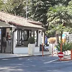 אתר קמפינג I Tre Moschettieri Village לידו די פומפוזה