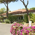 I Tre Moschettieri Village אתר קמפינג